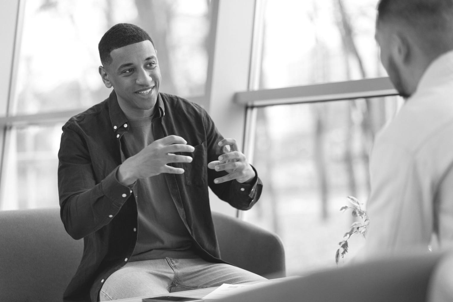 Analyse von Website-Traffic-Daten auf modernem Arbeitsplatz